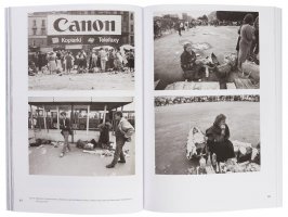 Błysk, mat, kolor. Fotografia i Warszawa lat 90.