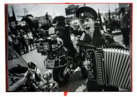 Mariusz Forecki - Człowiek w ciemnych okularach