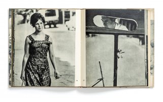 Vilniaus šiokiadieniai (Dni powszednie w Wilnie), fotografie: Romualdas Rakauskas, Antanas Sutkus tekst: Romualdas Rakauskas, Mintis, Vilnius 1965, Biblioteka Międzynarodowego Centrum Kultury w Krakowie