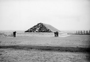 Majdanek w fotografii Edwarda Hartwiga