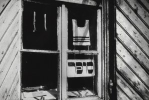 Moi Ver, Na dziedzińcu synagogi, Żydowska dzielnica w Wilnie, 1928–1929 © Yossi Raviv-Moi Ver Archive