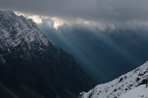 Krzysztof Wojnarowski - Między Mnichem a Szatanem. Tatrzańskie światłocienie