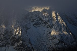 Krzysztof Wojnarowski - Między Mnichem a Szatanem. Tatrzańskie światłocienie