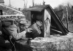 Tadeusz Cyprian. Żołnierz przy studni 1919