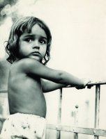 Fot. Zofia Rydet, z cyklu Mały człowiek (© Fundacja im. Zofii Rydet)