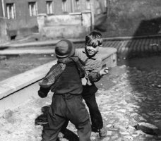 Fot. Zofia Rydet, z cyklu Mały człowiek (© Fundacja im. Zofii Rydet)